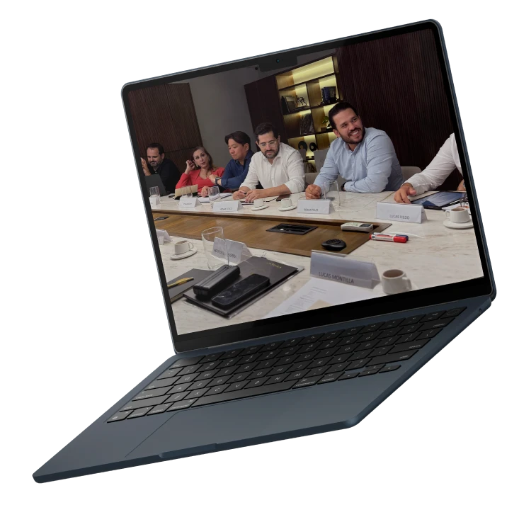 A Mesa do M12 reunida, vista na tela de um notebook